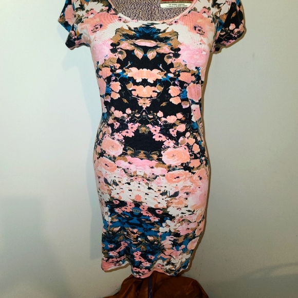 Dress - Picture 1 of 3